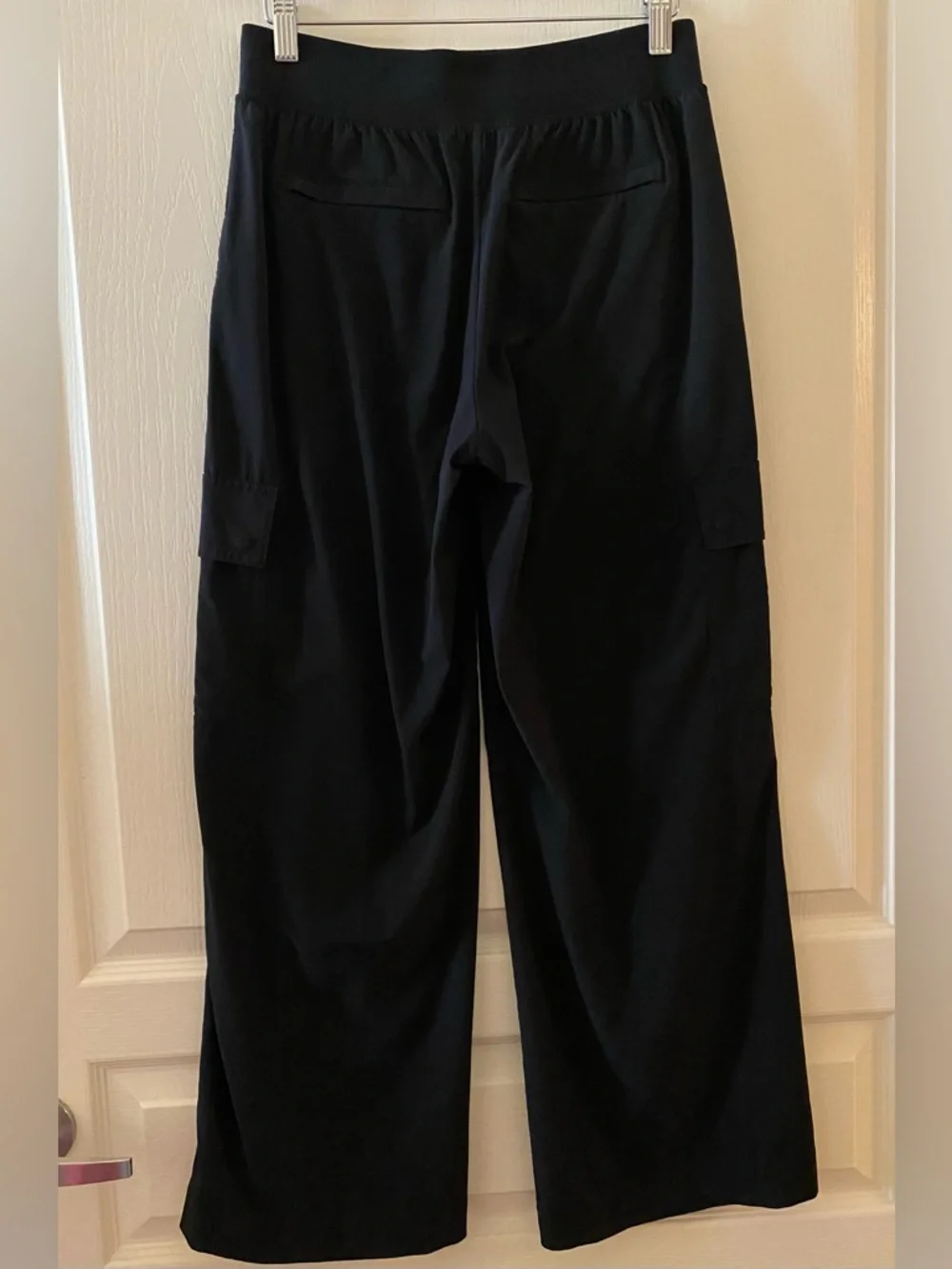ATHLETA Brooklyn Heights High Rise Cargo Pant Wide Legs in Black - 0 Petite - Picture 4 of 12
